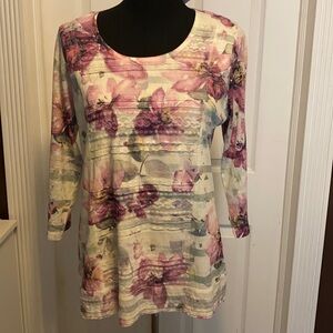 Casual Express Women’s Top M Cream Wine Green NWT